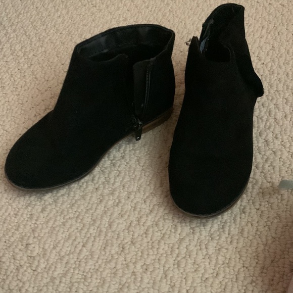 Two pairs of size 10 toddler shoes - Picture 4 of 5